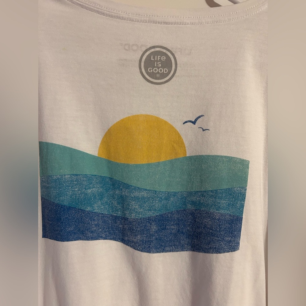 Life Is Good White Tee with Ocean and Sun Graphic Women’s XXL